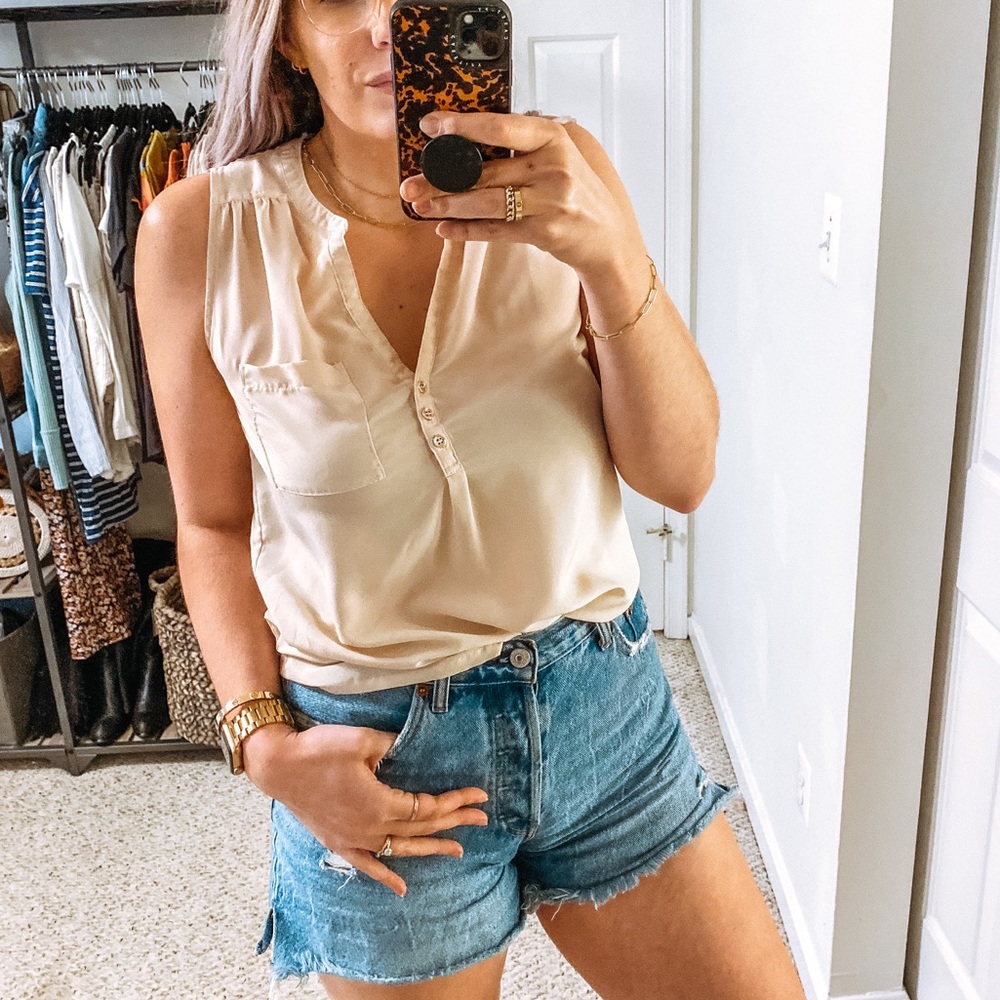 H&M 🌿 Blush Sleeveless Blouse with Buttons